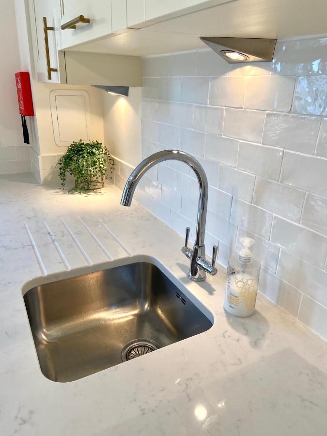 Monart Stylish City Centre Apartment, 2 Bed, Sleeps 6 Perth Bagian luar foto