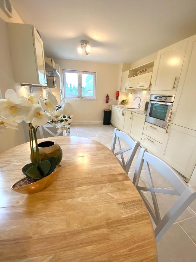 Monart Stylish City Centre Apartment, 2 Bed, Sleeps 6 Perth Bagian luar foto